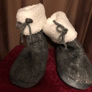 Gray Acrylic Cable Knit Memory Foam Slippers, L 9